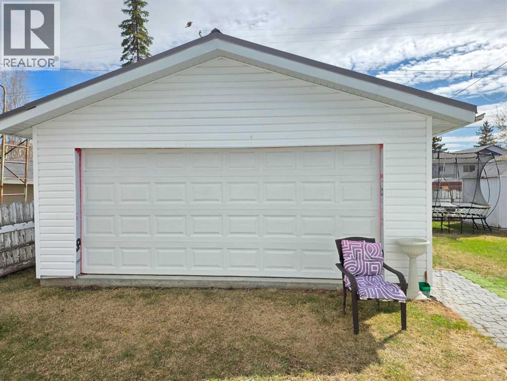 9307 104 Avenue - 5