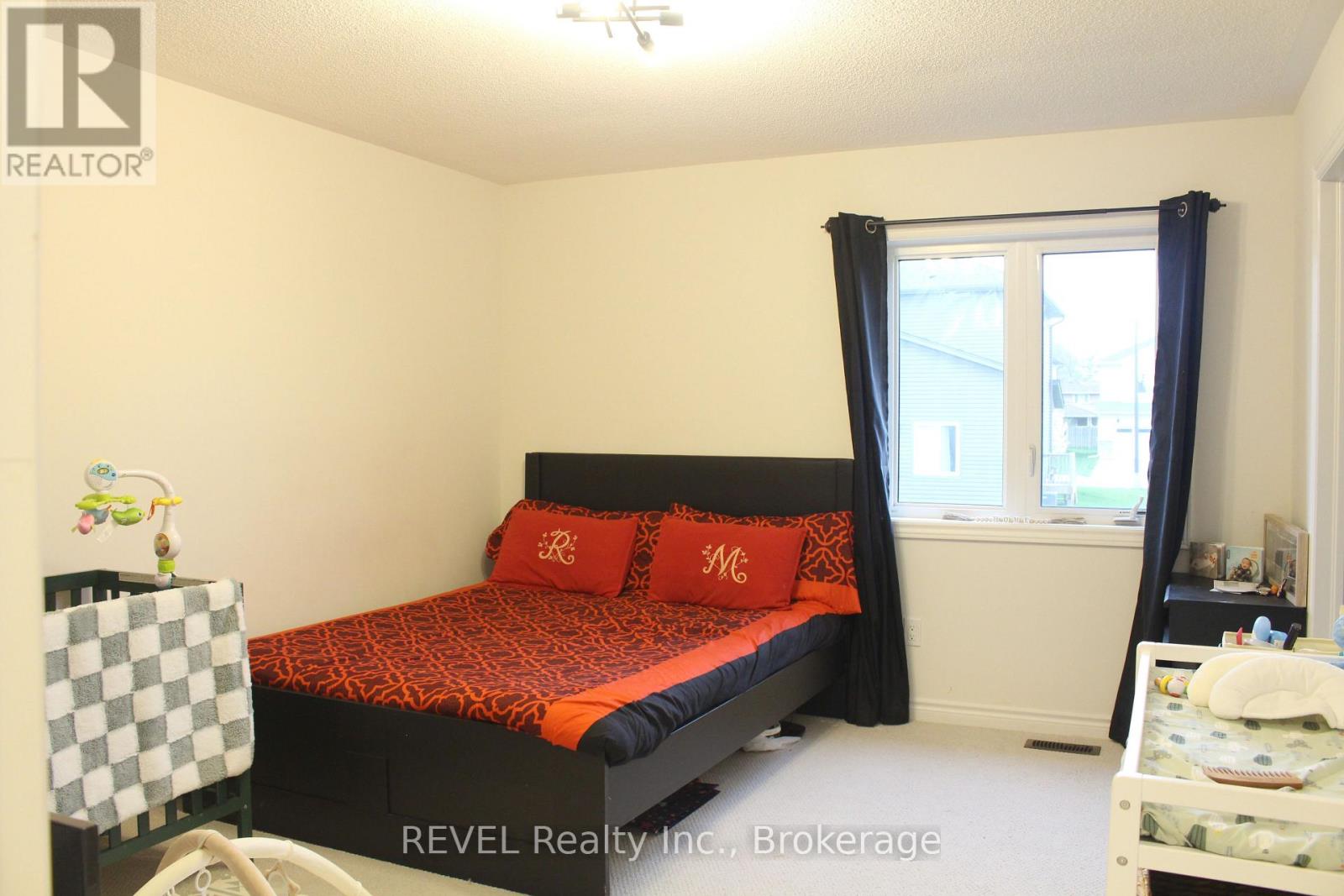 58 ORIOLE CRESCENT - 27