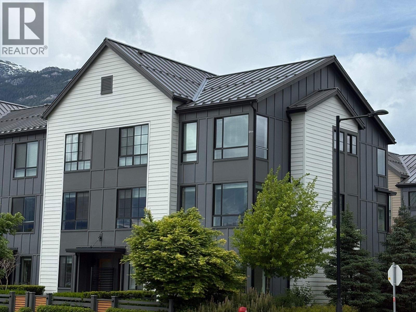 1348 HALYARD PLACE, Squamish
