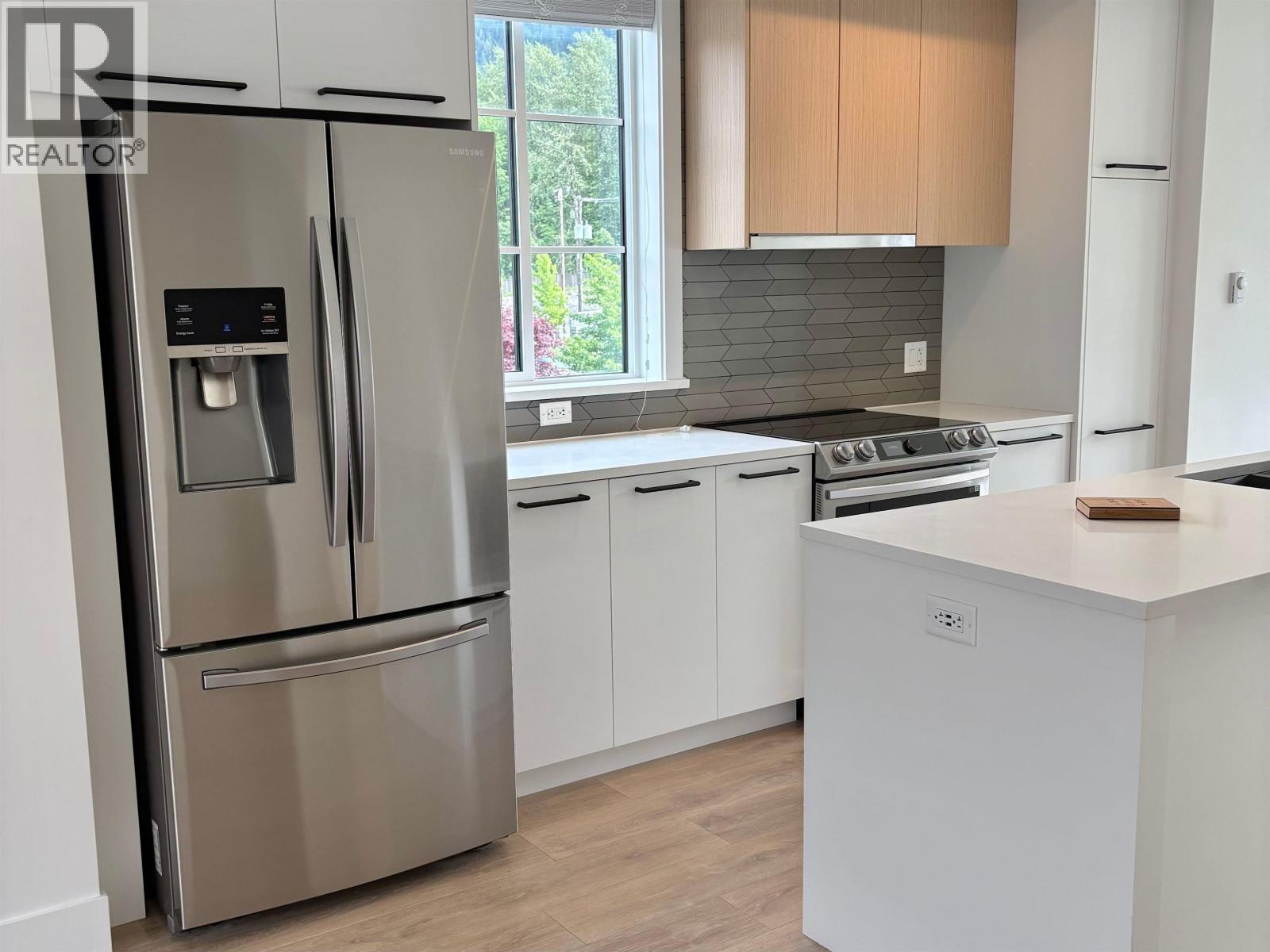 1348 HALYARD PLACE, Squamish
