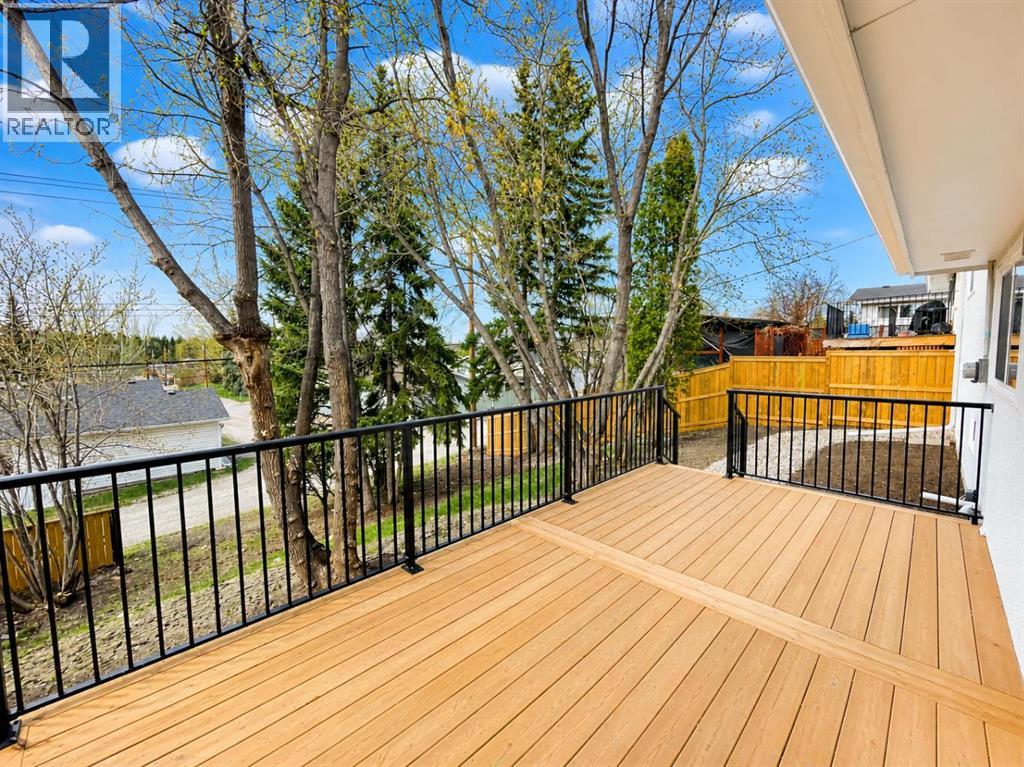 347 Queensland Drive SE - 36