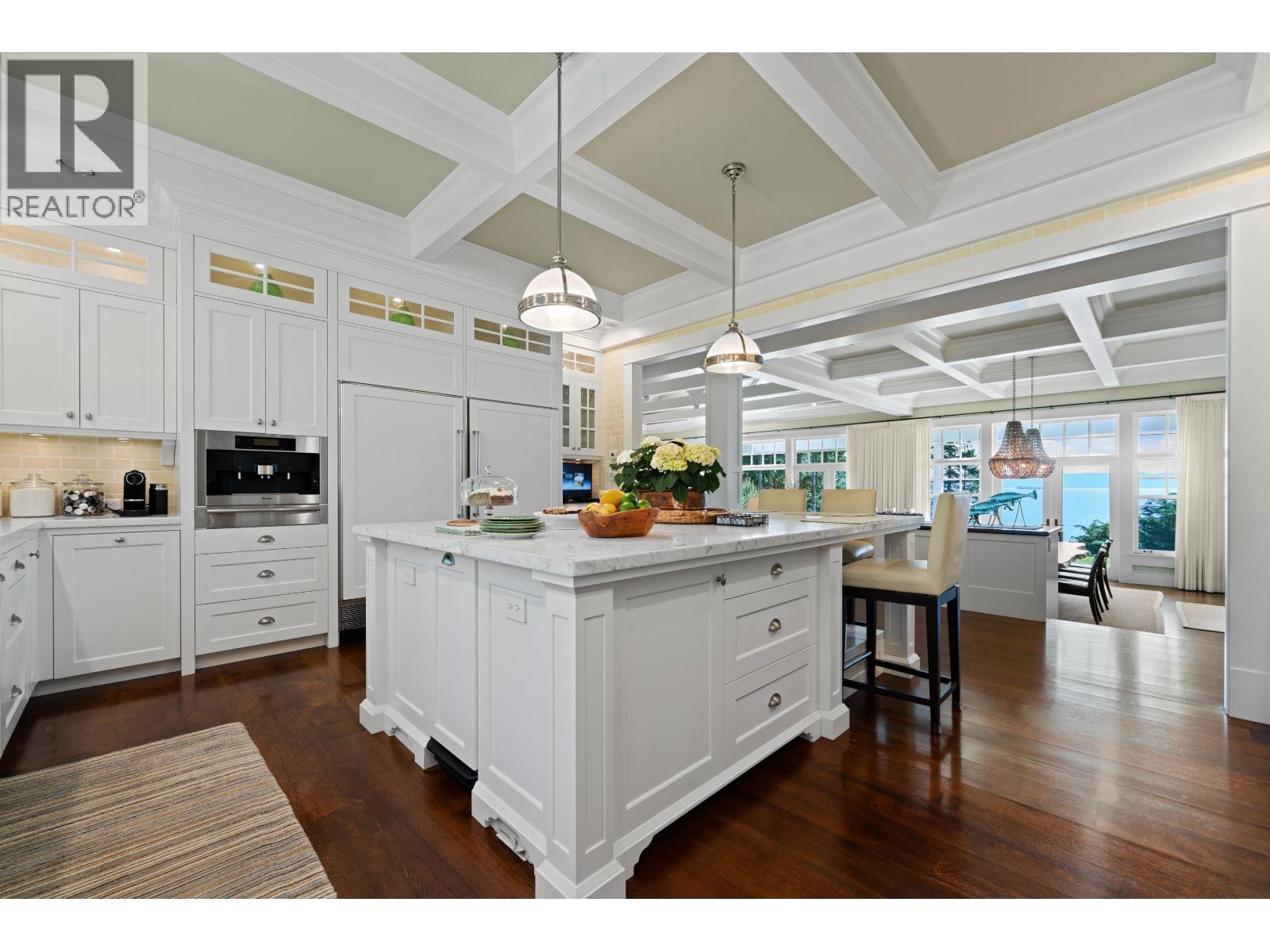 814 BEECHWOOD DRIVE, Mayne Island