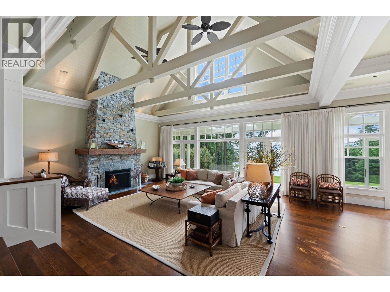 814 BEECHWOOD DRIVE, Mayne Island