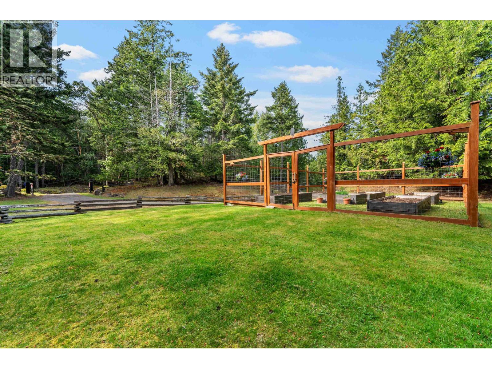 814 BEECHWOOD DRIVE, Mayne Island