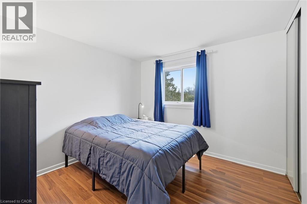 712 AUBURN Crescent, Burlington, Ontario, L7L5B2 — Photo 3