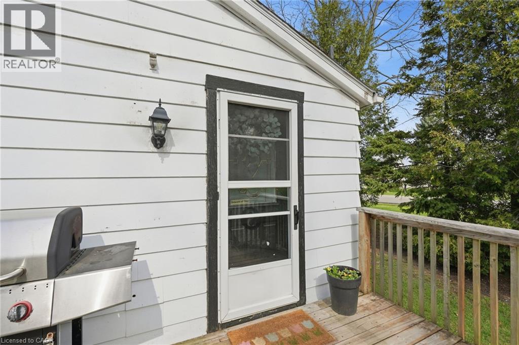 12 OUSE Street S - 10