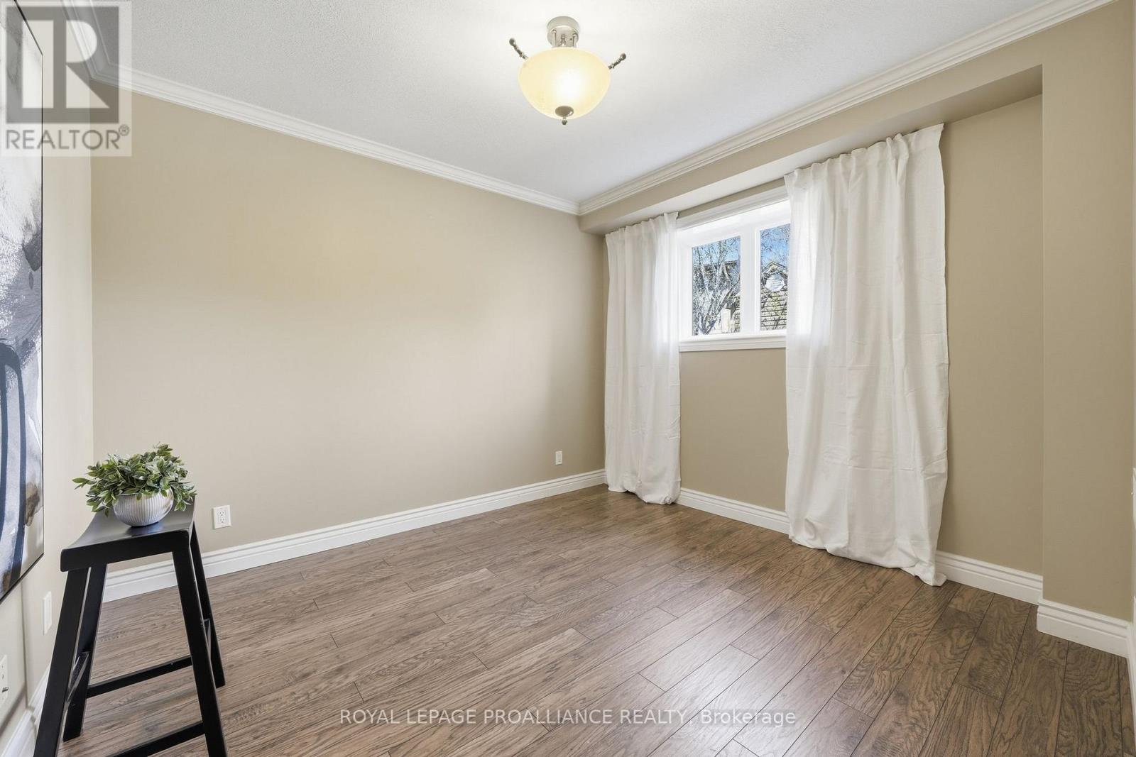 31 PRICE STREET E - 31