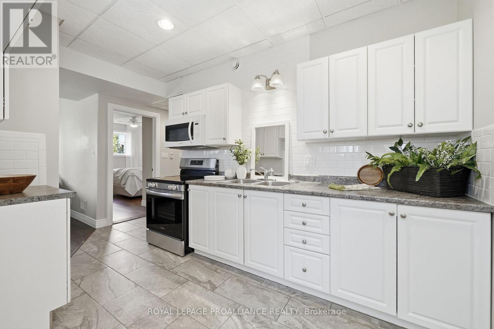 31 PRICE STREET E - 33