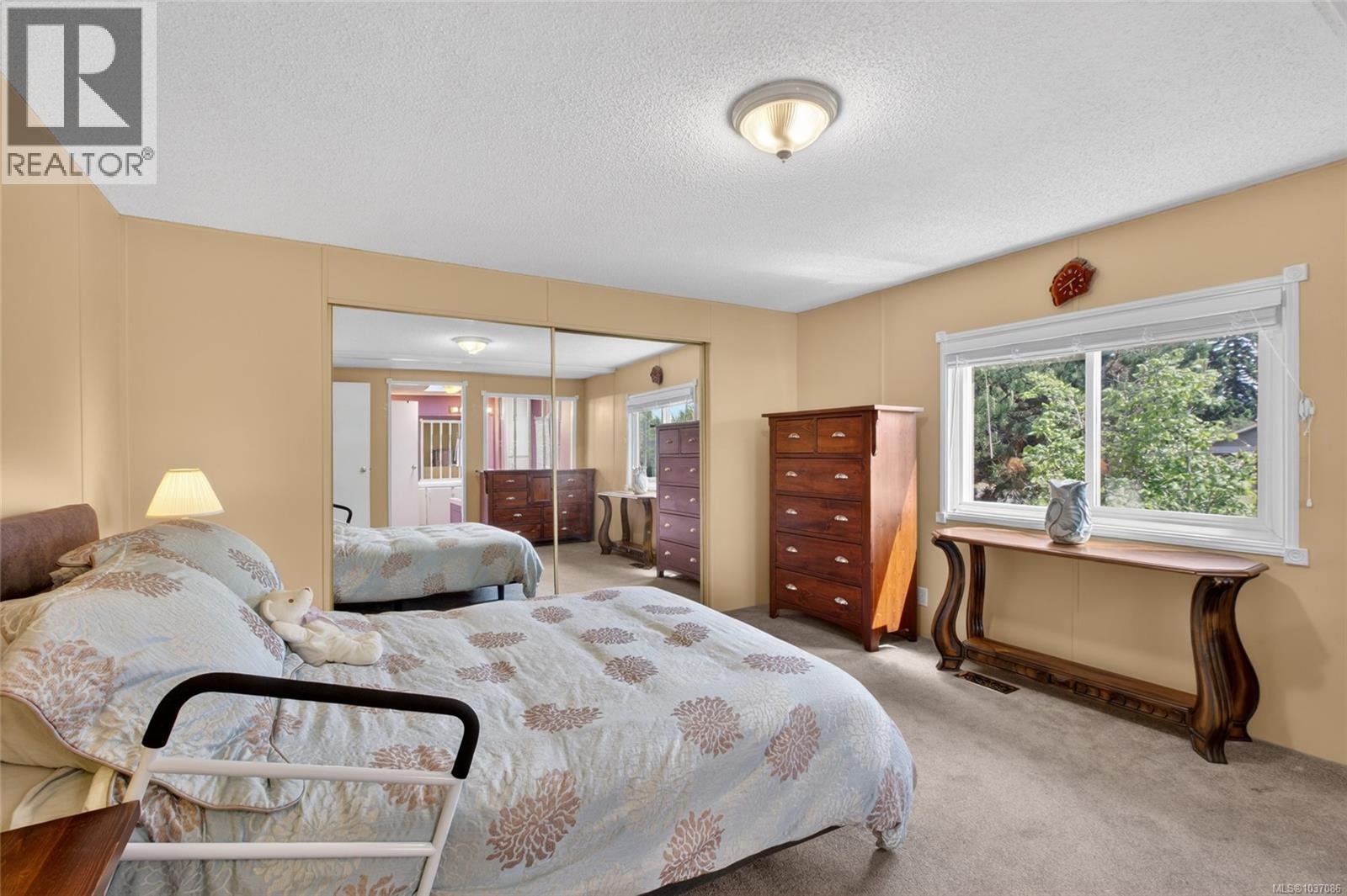 2200 Stadacona Dr - 22