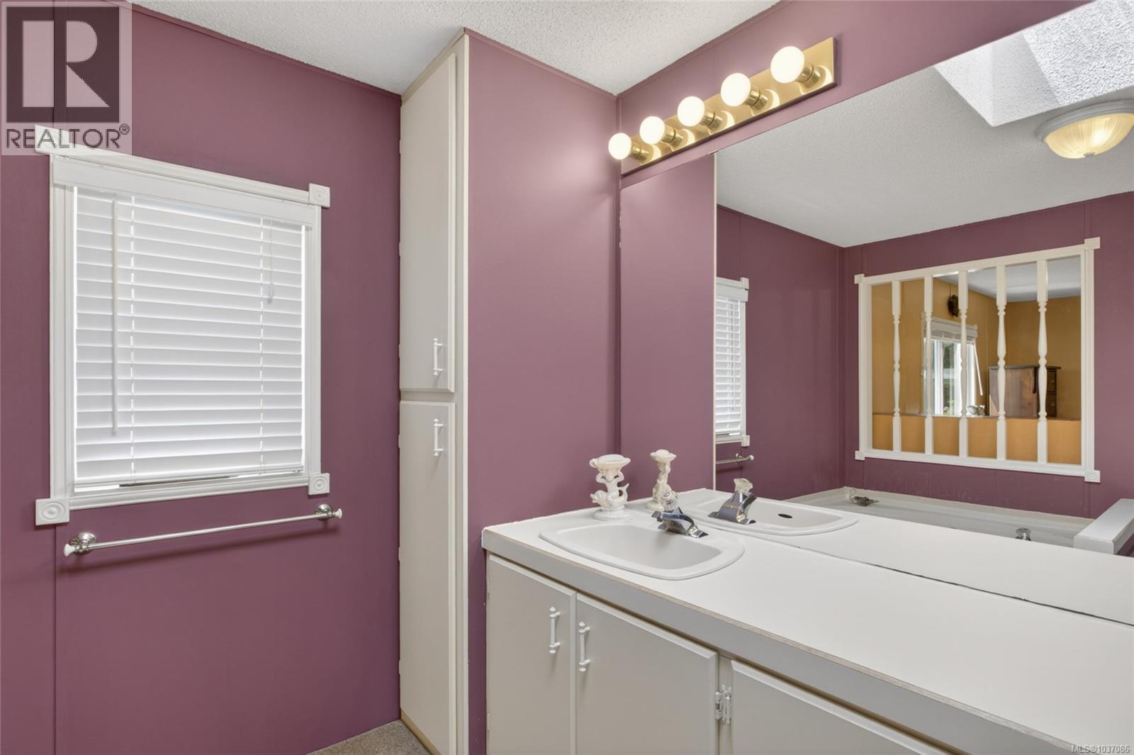 2200 Stadacona Dr - 25