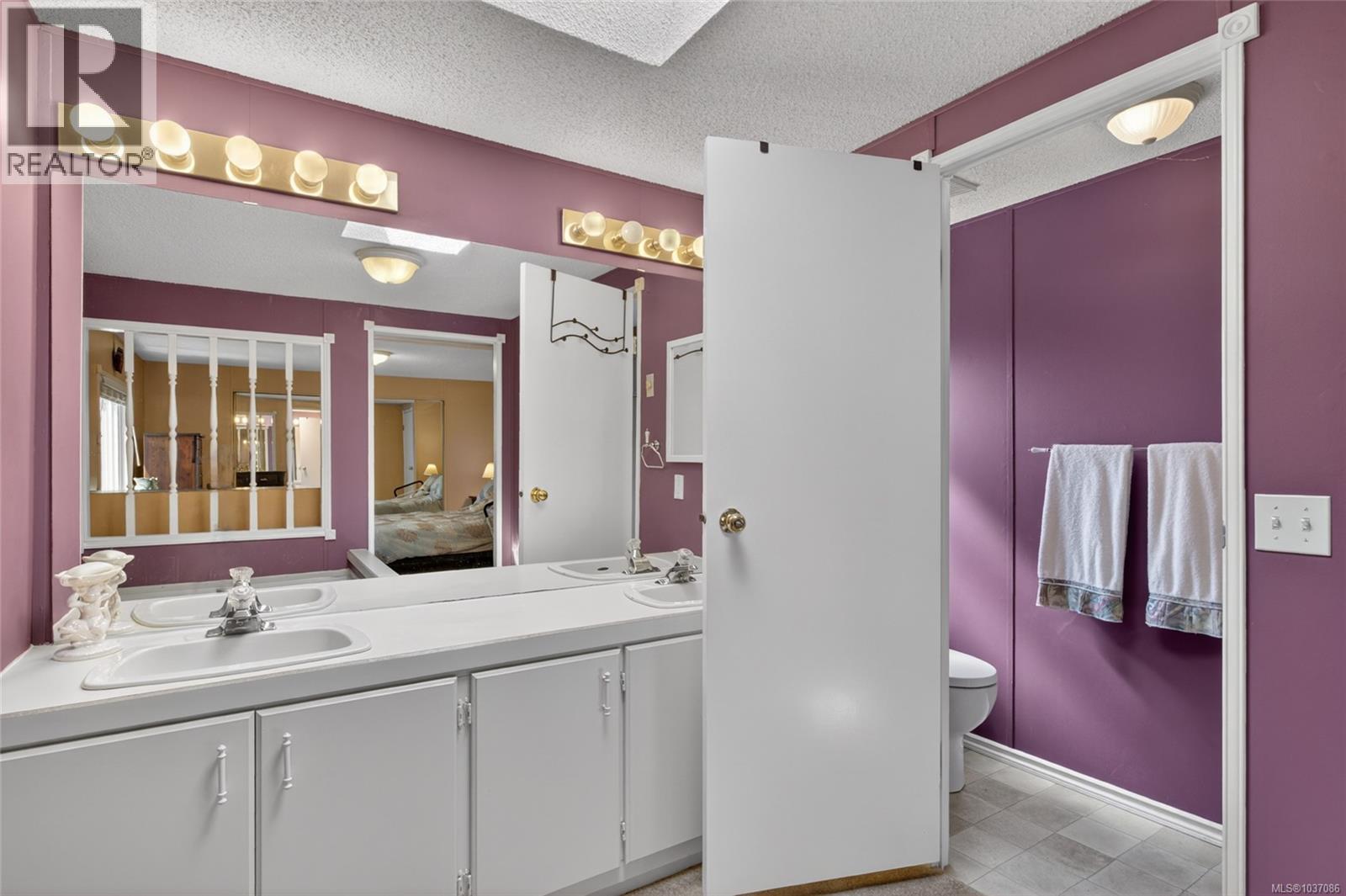 2200 Stadacona Dr - 26