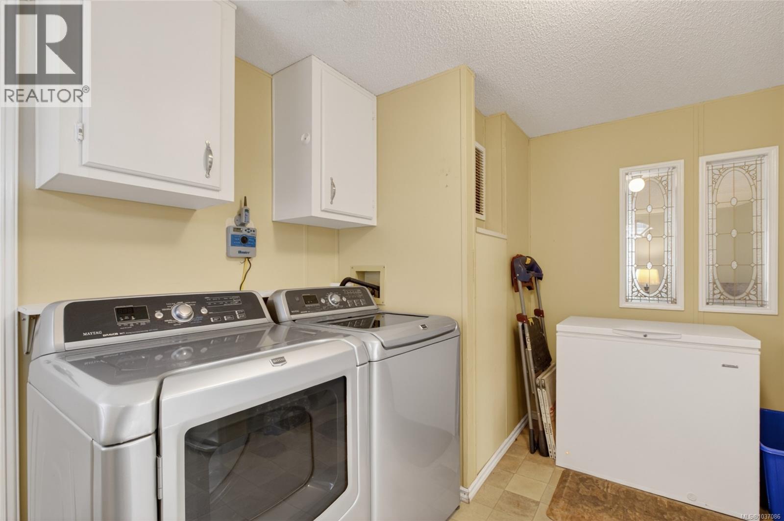 2200 Stadacona Dr - 32