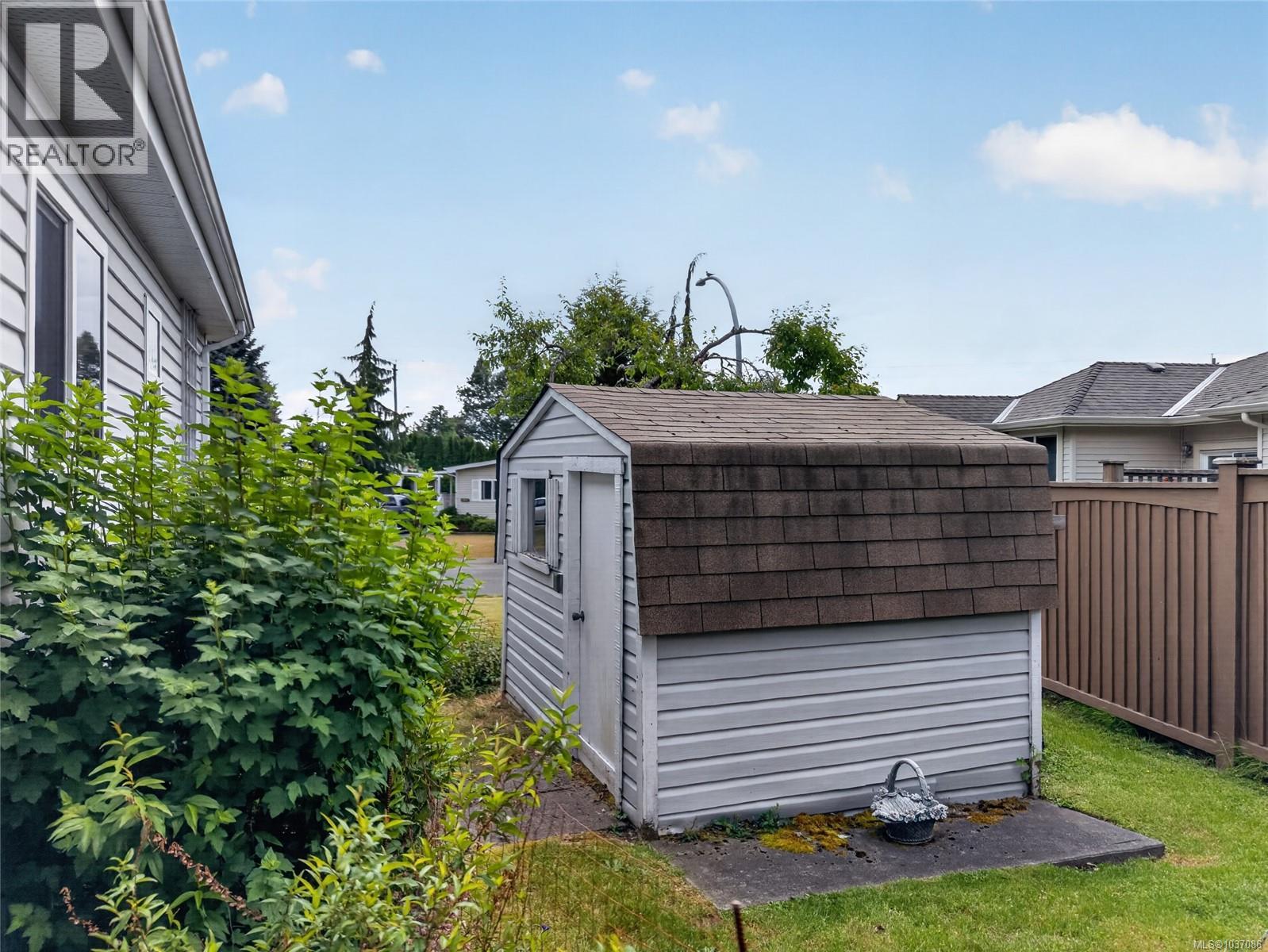 2200 Stadacona Dr - 40