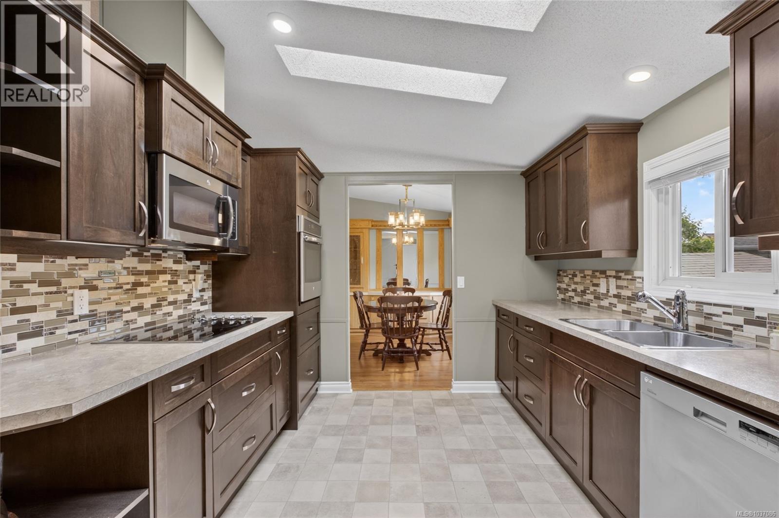 2200 Stadacona Dr - 5
