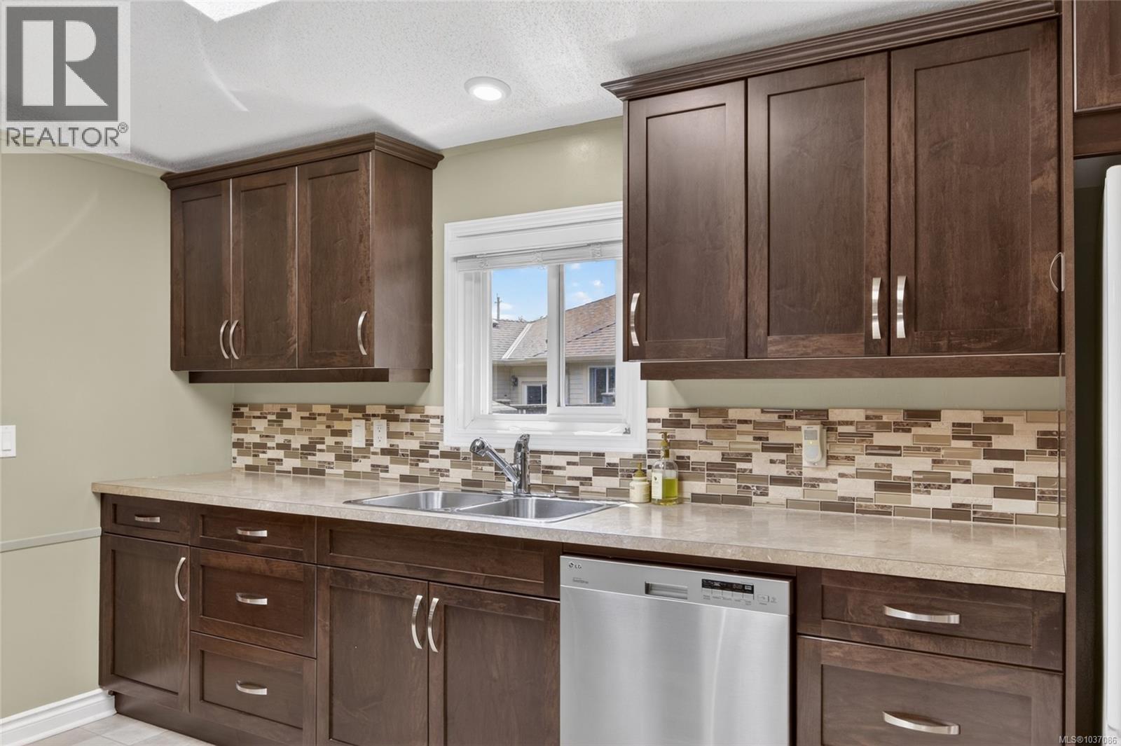 2200 Stadacona Dr - 9