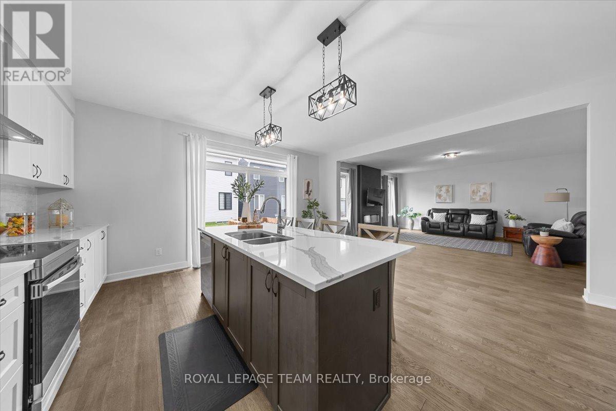 845 PEARLY EVERLASTING CRESCENT - 13