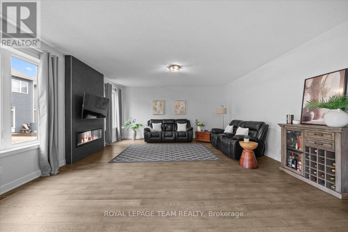 845 PEARLY EVERLASTING CRESCENT - 14
