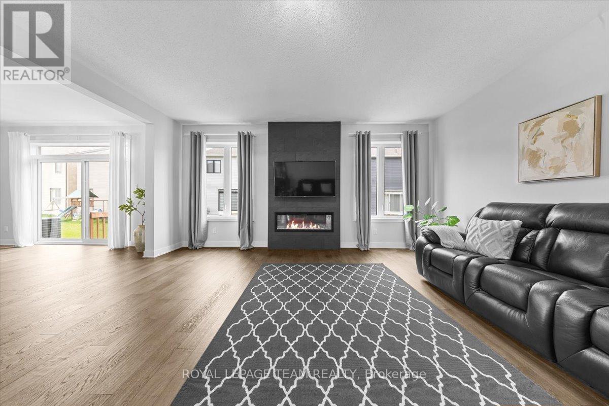845 PEARLY EVERLASTING CRESCENT - 15