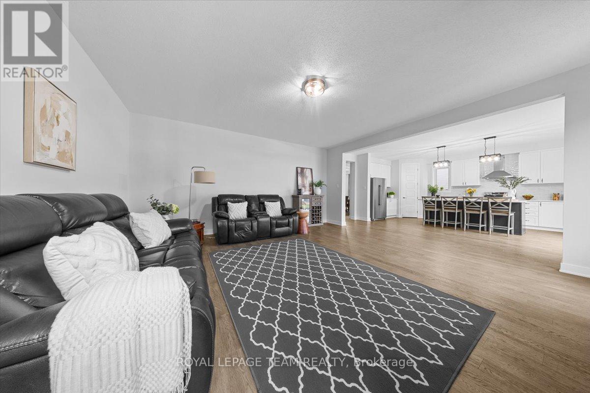845 PEARLY EVERLASTING CRESCENT - 16