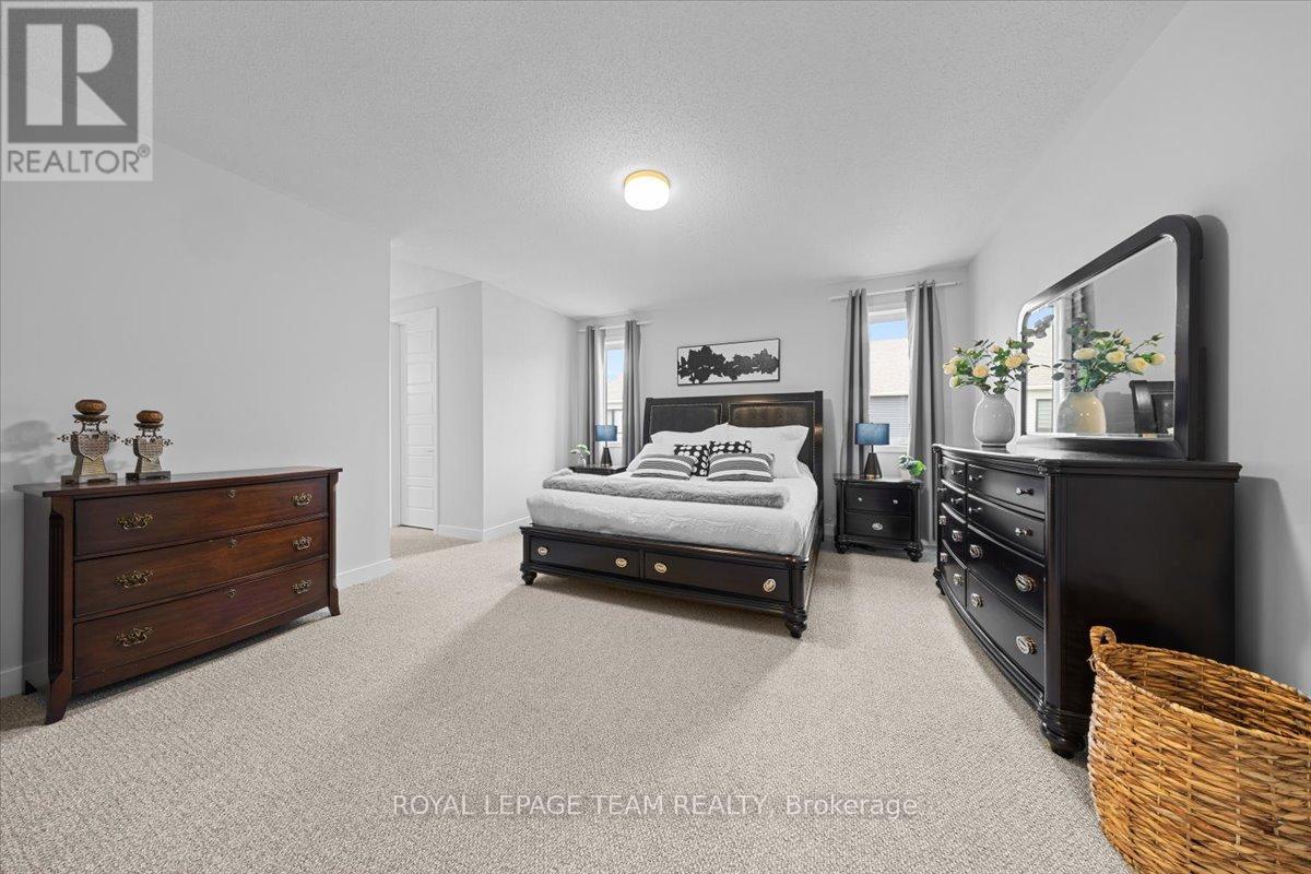 845 PEARLY EVERLASTING CRESCENT - 20