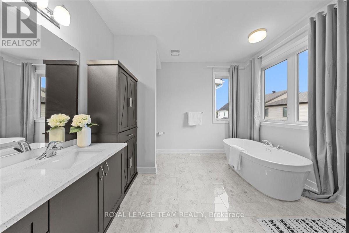 845 PEARLY EVERLASTING CRESCENT - 23