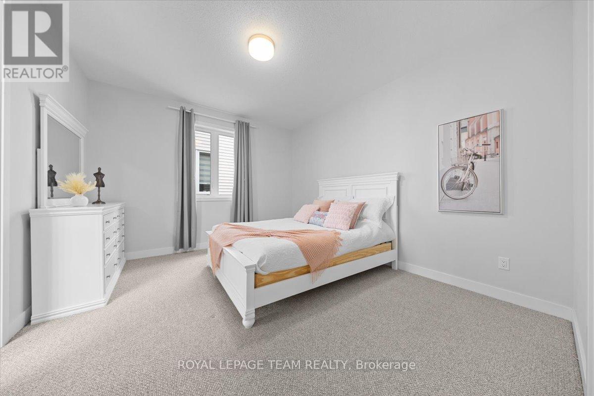 845 PEARLY EVERLASTING CRESCENT - 24