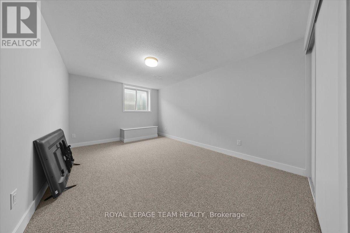 845 PEARLY EVERLASTING CRESCENT - 32