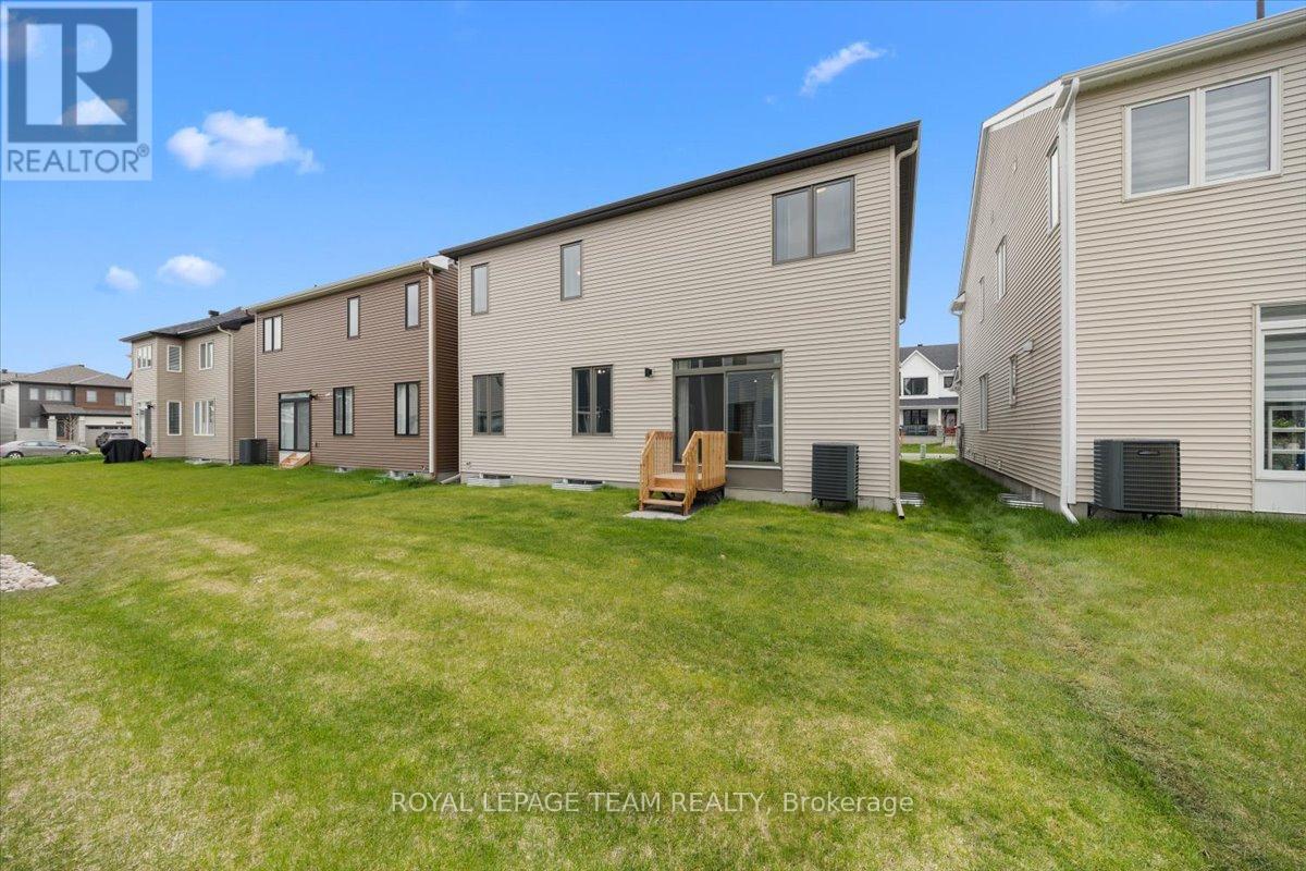 845 PEARLY EVERLASTING CRESCENT - 34