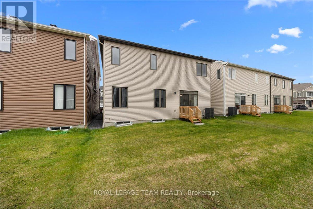 845 PEARLY EVERLASTING CRESCENT - 35