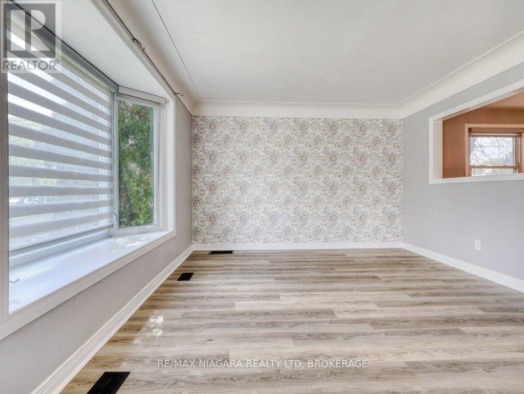 11 WINNIFRED AVENUE - 14