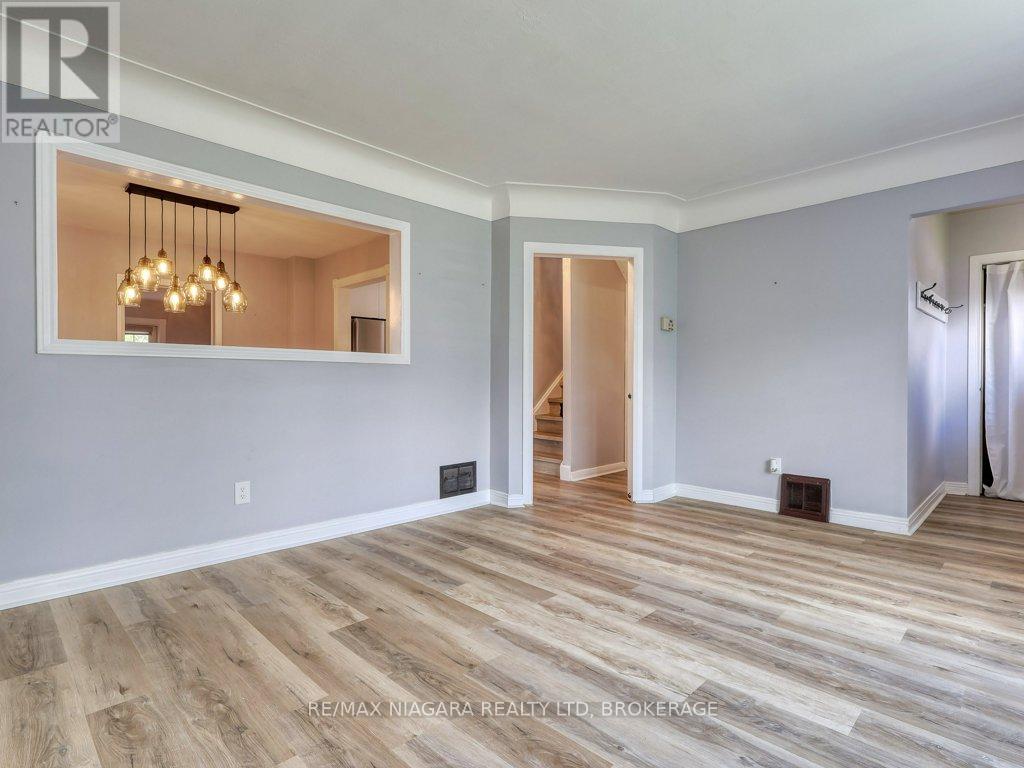 11 WINNIFRED AVENUE - 17