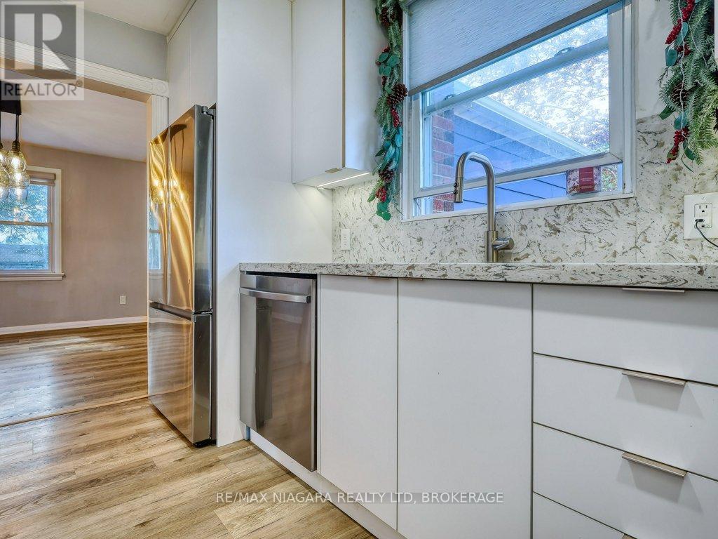 11 WINNIFRED AVENUE - 22