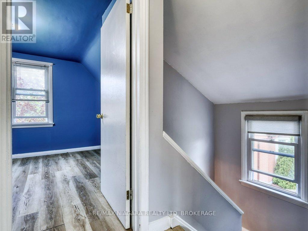 11 WINNIFRED AVENUE - 30