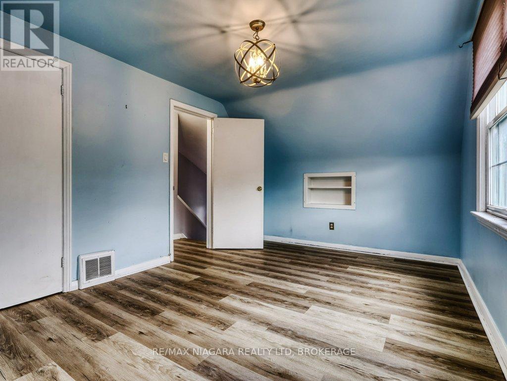 11 WINNIFRED AVENUE - 35