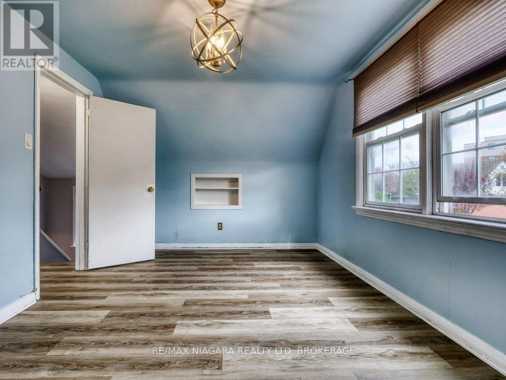 11 WINNIFRED AVENUE - 36