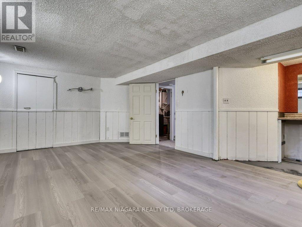 11 WINNIFRED AVENUE - 40