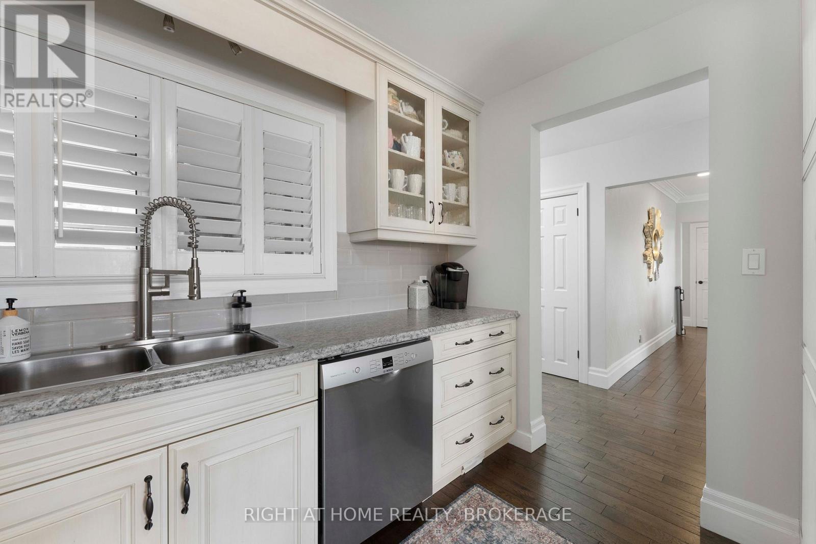 57 METCALFE STREET - 7