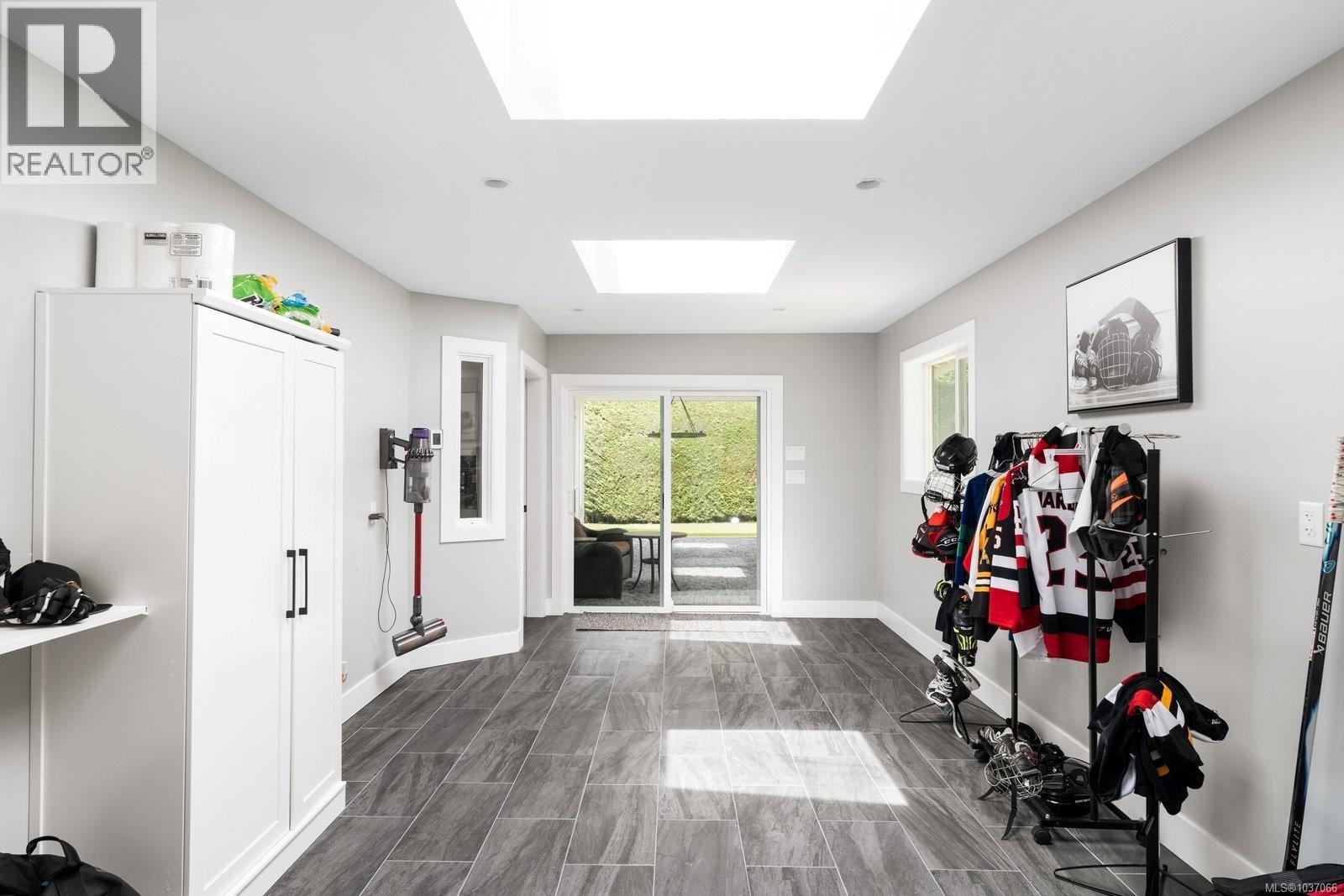 1018 Elstree Close - 23