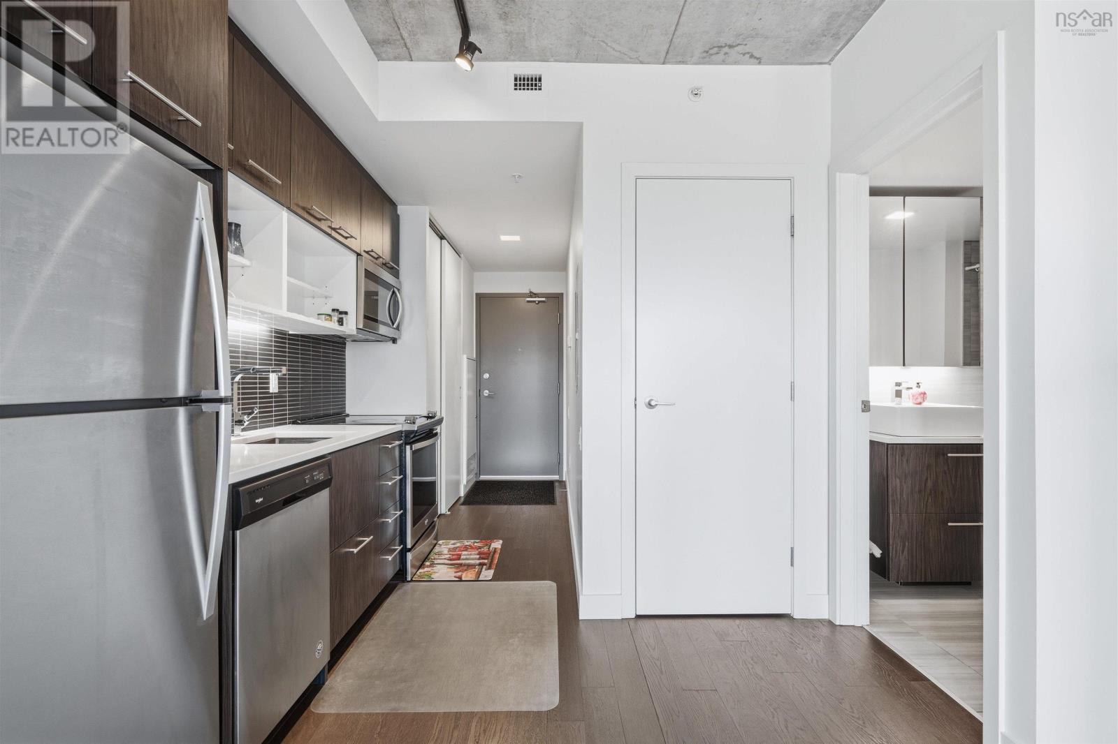 #508 1048 Wellington Street - 8