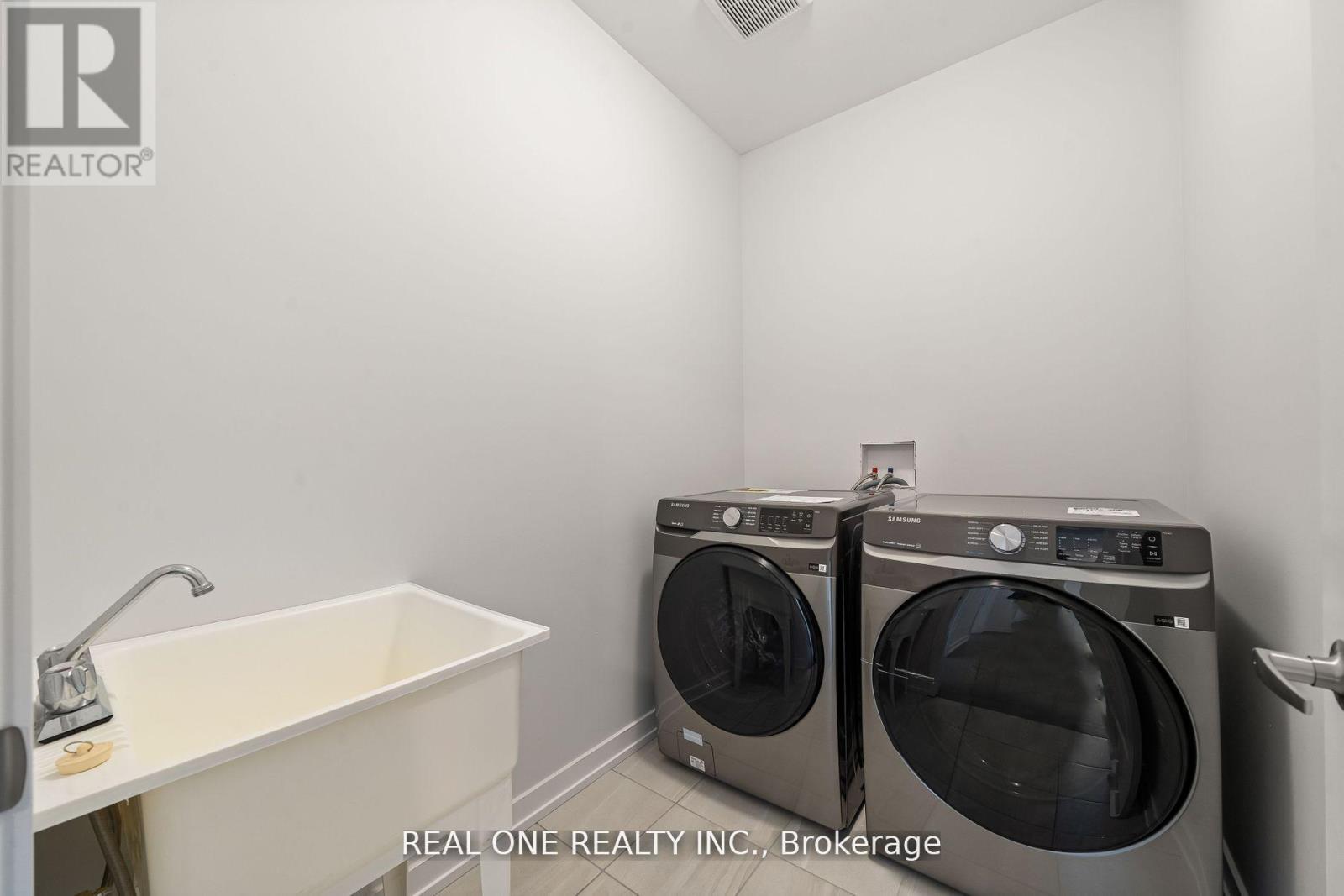 14 TWELVE TREES COURT - 24