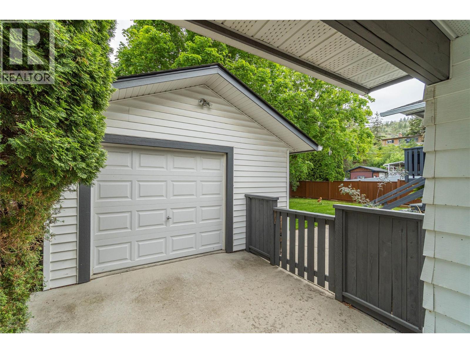 879 SERLE Road - 2