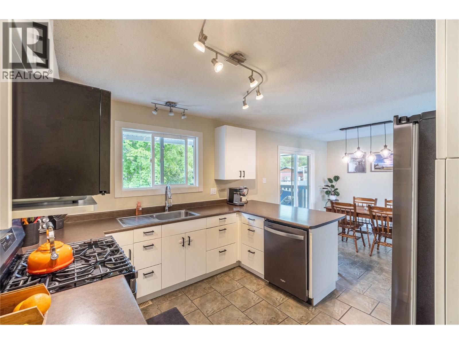 879 SERLE Road - 7