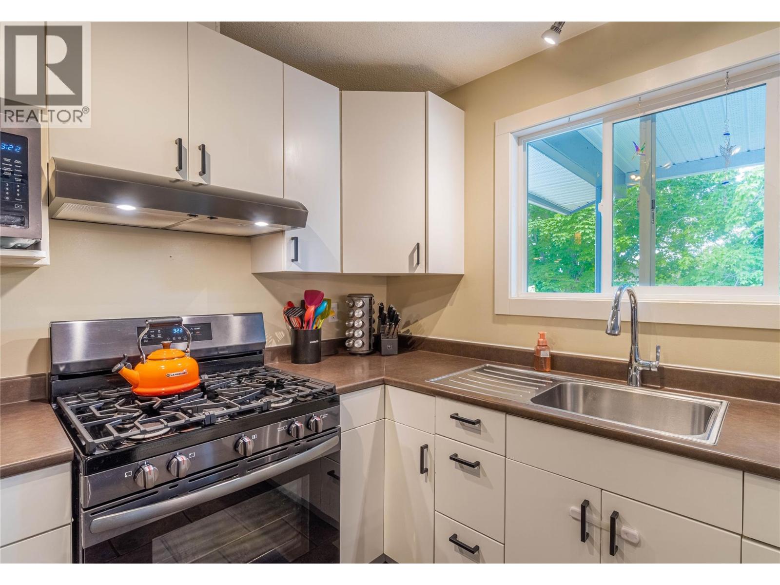 879 SERLE Road - 28