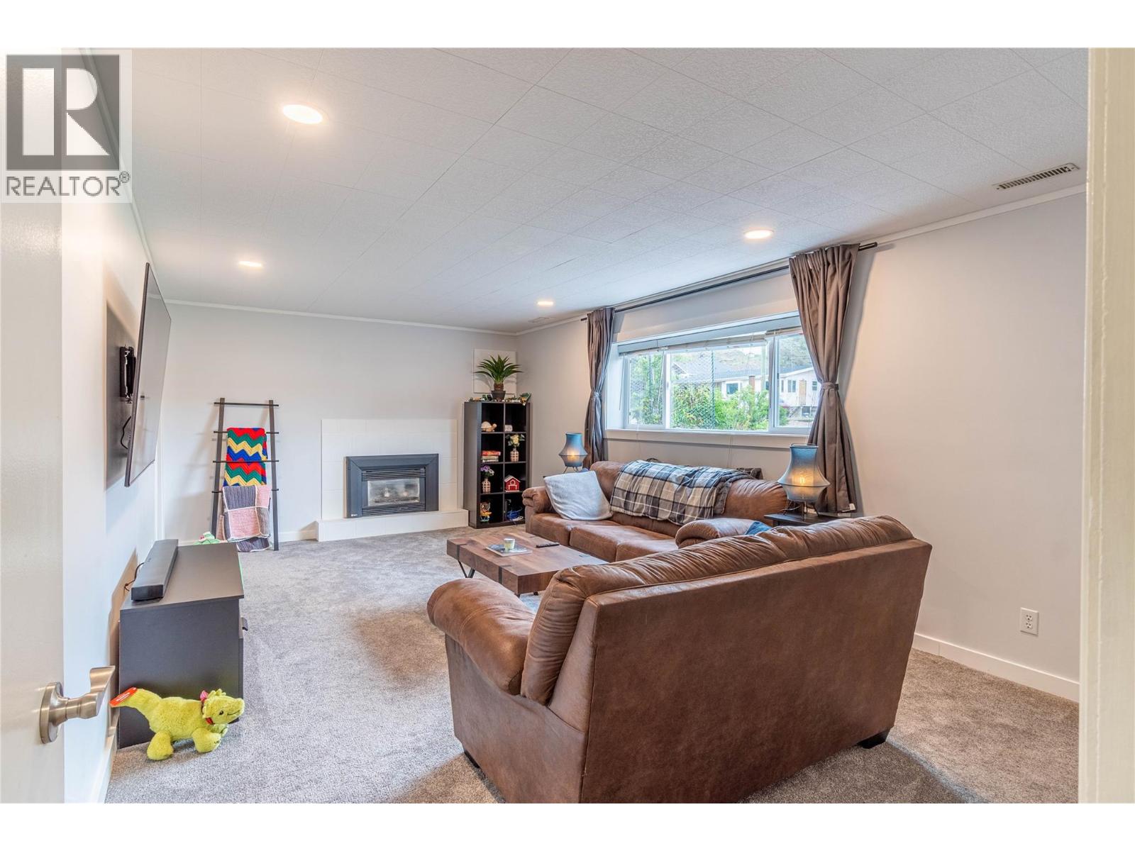 879 SERLE Road - 37