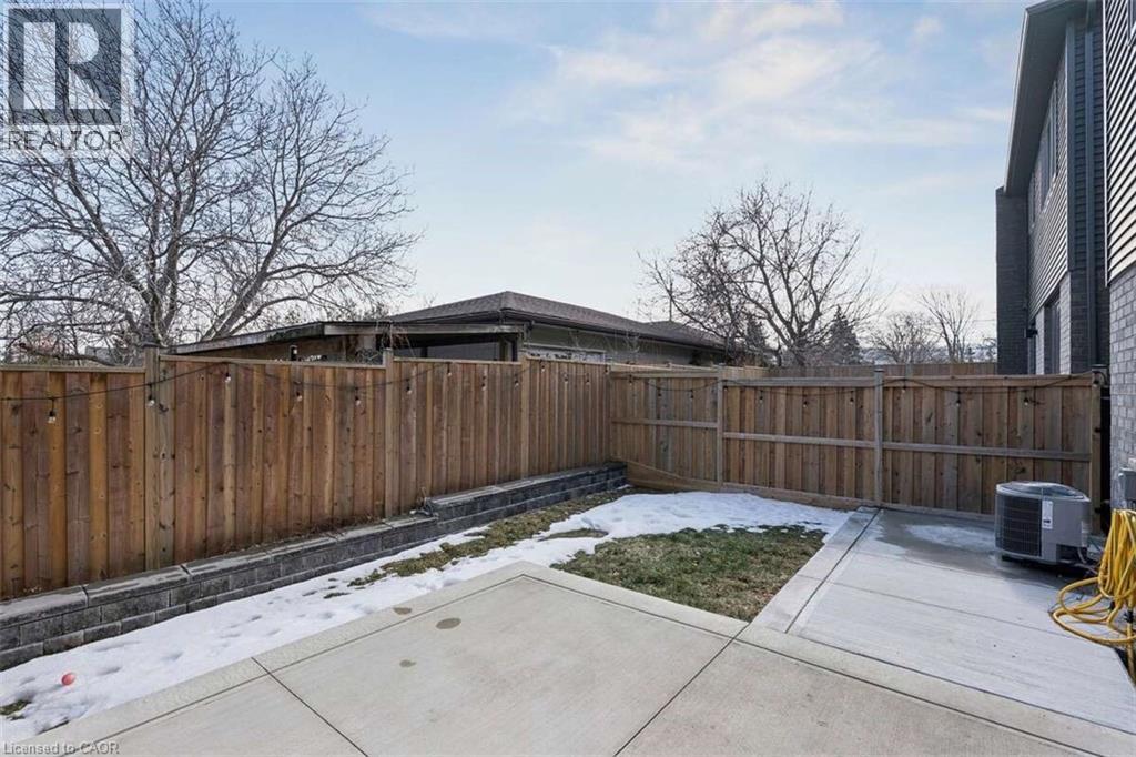 14 ESCARPMENT Drive - 40
