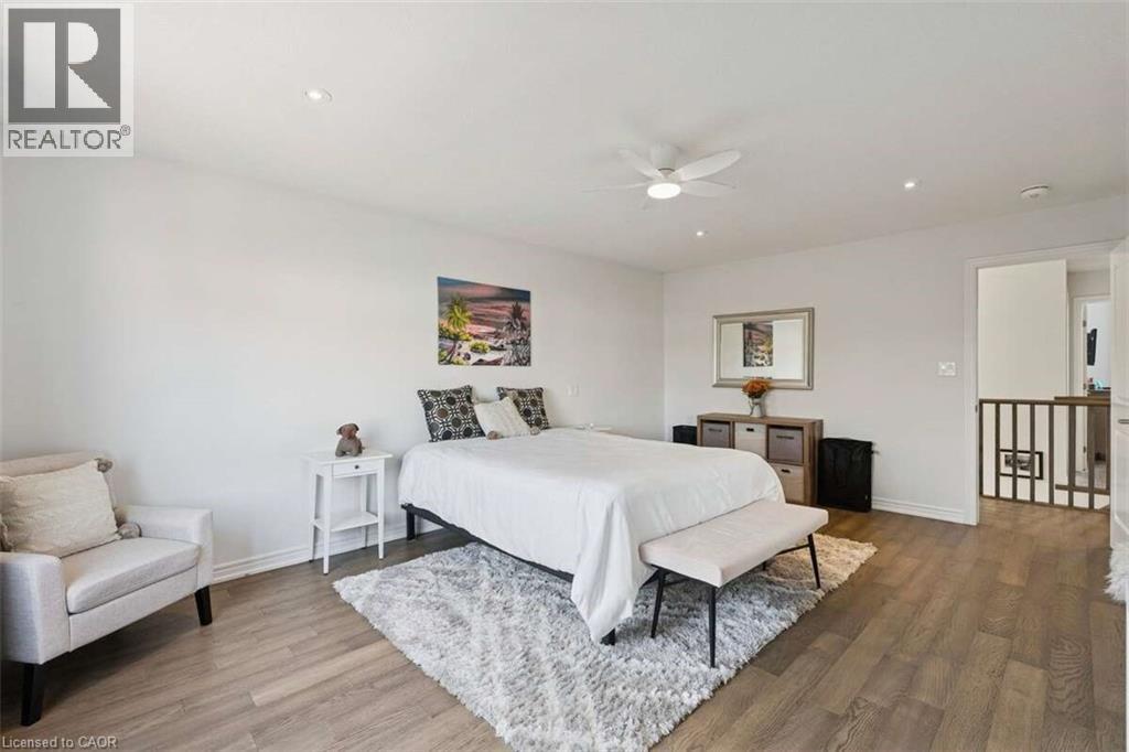 14 ESCARPMENT Drive - 21