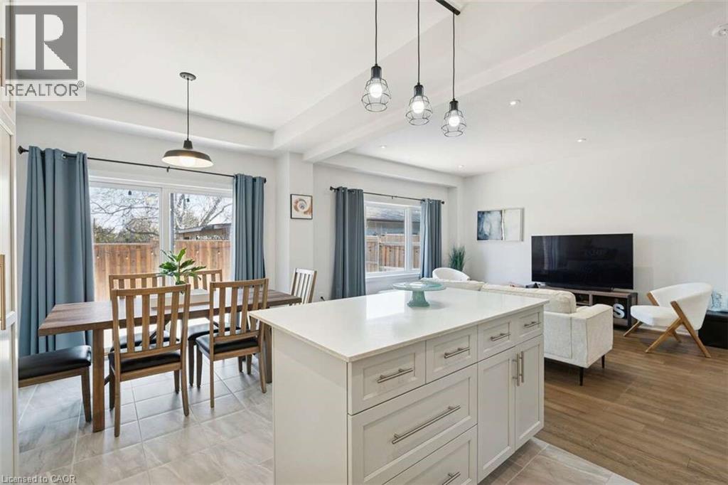 14 ESCARPMENT Drive - 16