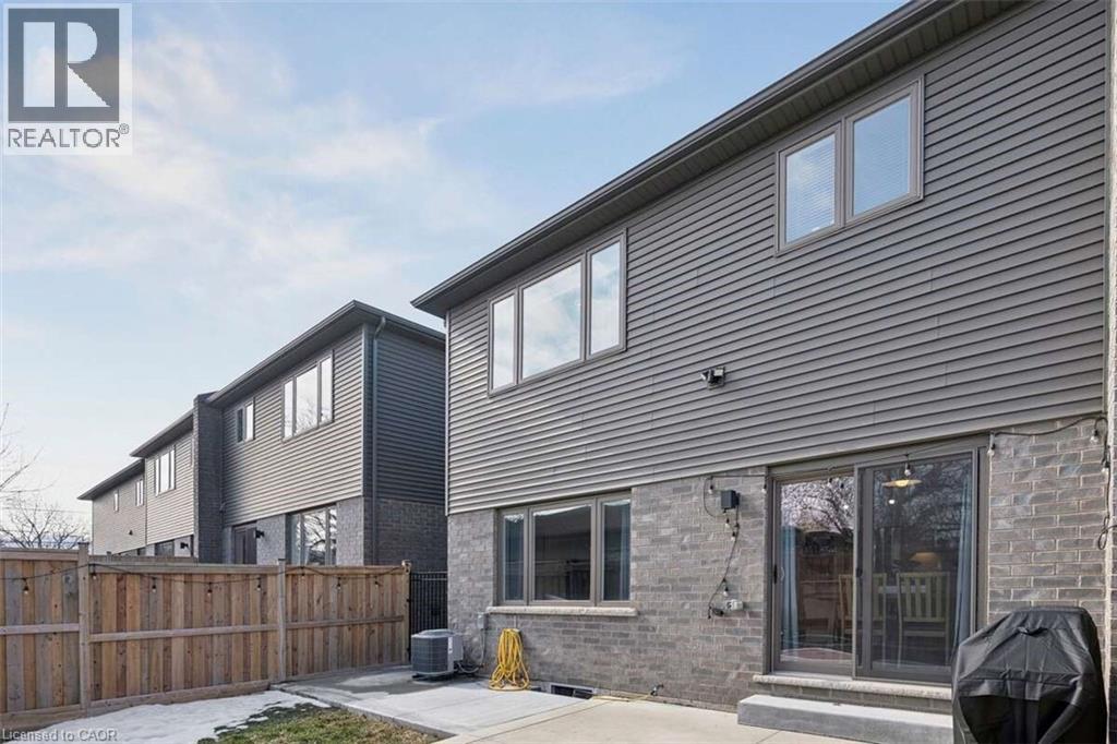 14 ESCARPMENT Drive - 39