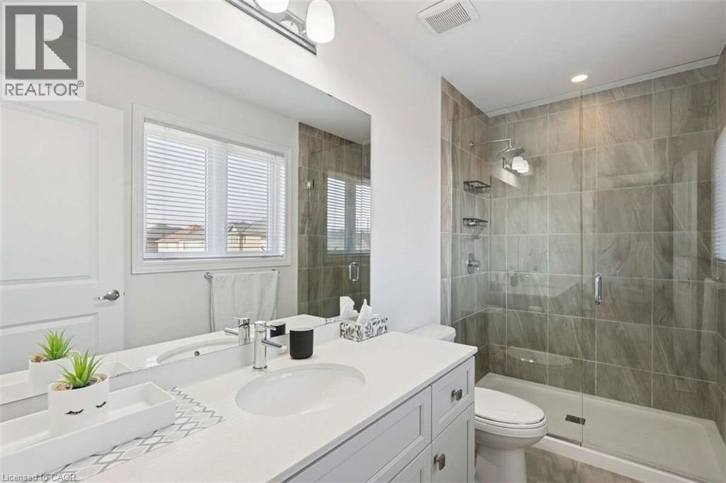 14 ESCARPMENT Drive - 22