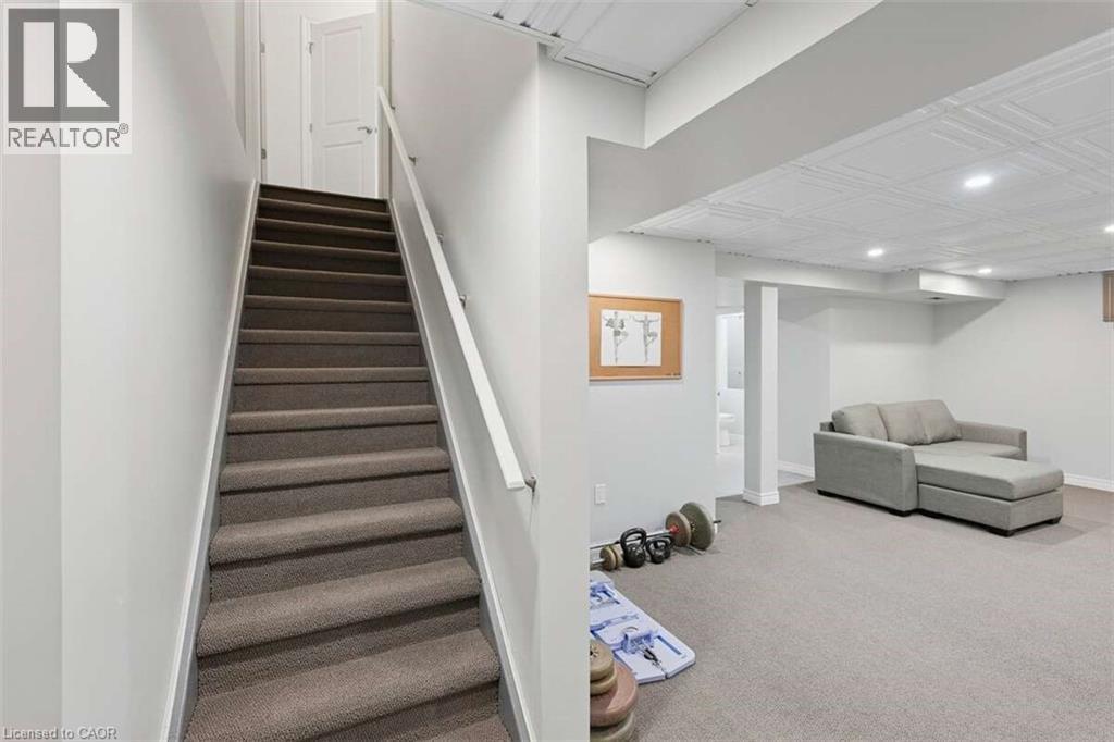 14 ESCARPMENT Drive - 31